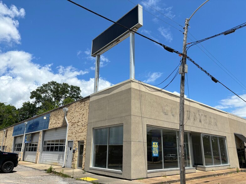 More Photos Of 620 W Main St, Tupelo Freestanding For Lease