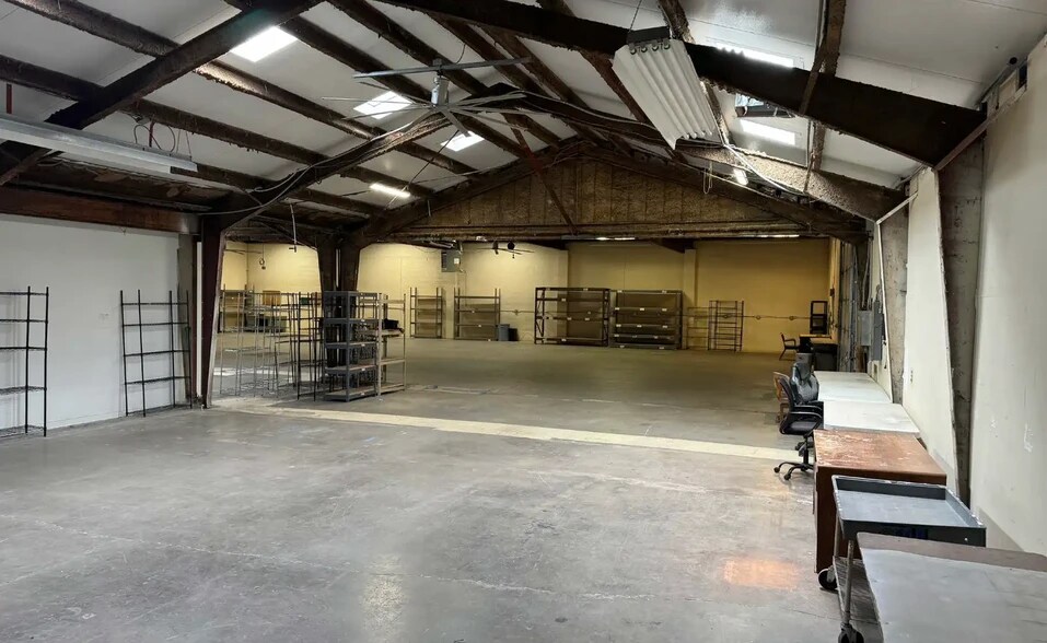 More Photos Of 147 NE Texas St NE, Albuquerque Warehouse For Sale