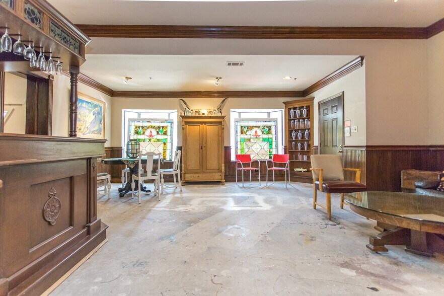 More Photos Of 4821 Broadway St, Addison Office For Sale