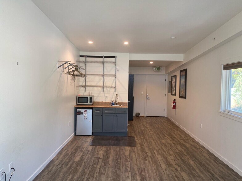 More Photos Of 8414 Speckled Ave, Kings Beach Light Distribution For Lease