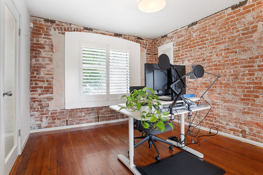 More Photos Of 1322 Innes Pl, Venice Office Residential For Sale