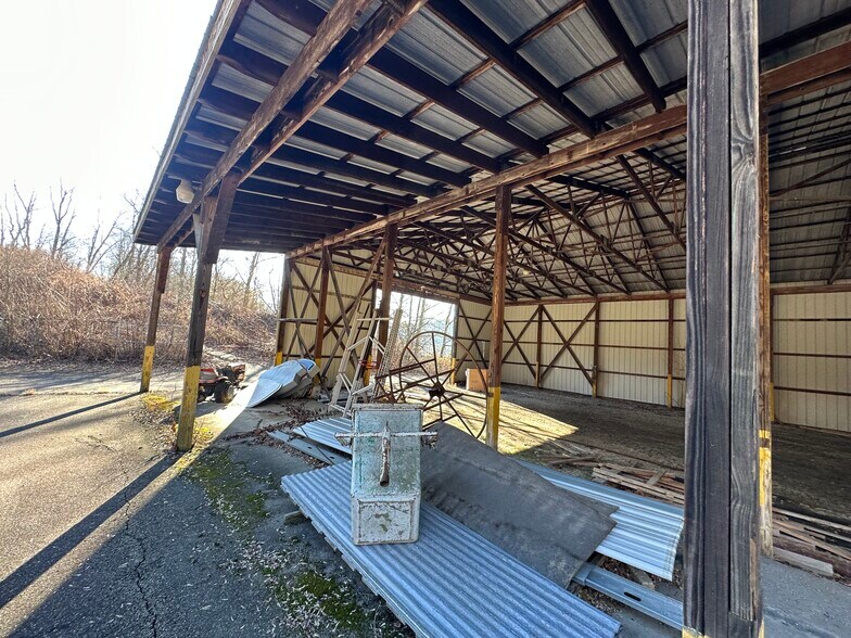More Photos Of 10578 River Rd, Wellsburg Warehouse For Lease