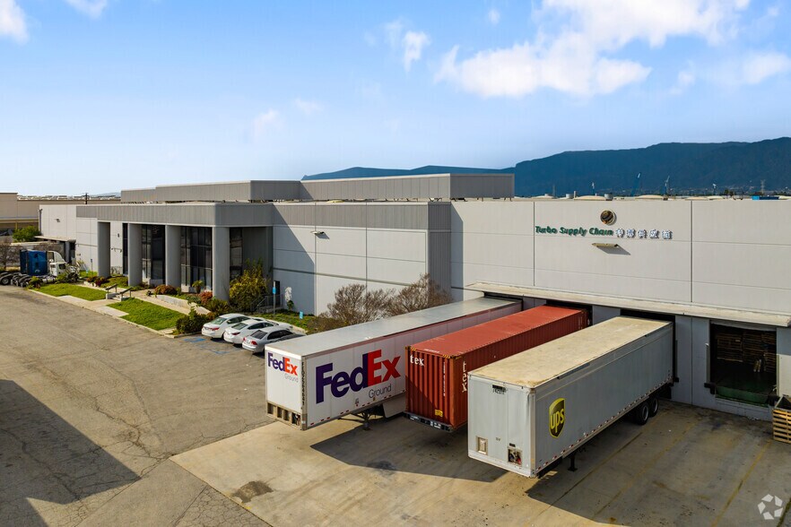 More Photos Of 15601 Cypress Ave, Irwindale Warehouse For Lease