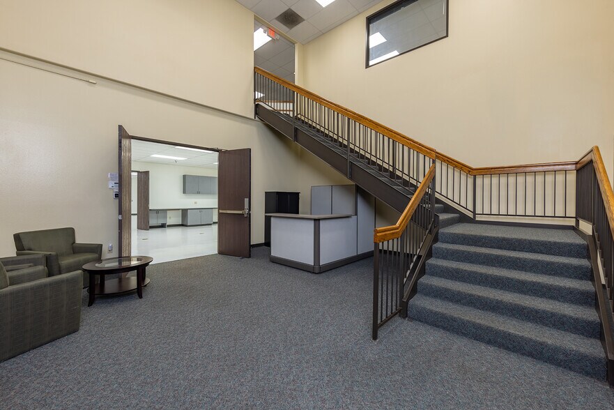 More Photos Of 2223 Eastman Ave, Ventura Manufacturing For Lease