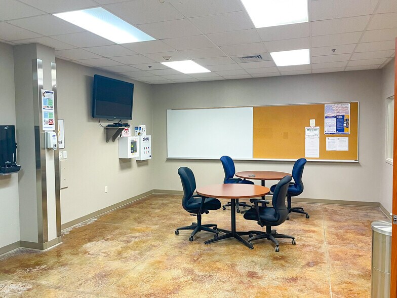More Photos Of 2625 Co 180 rd, Garden City Manufacturing For Sale