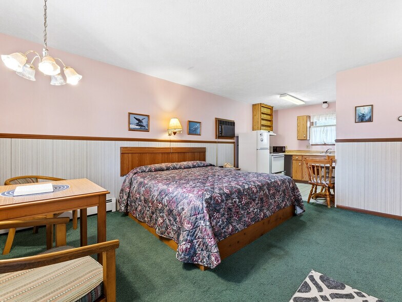 More Photos Of 1024 S I 75 Business Loop, Grayling Hotel For Sale