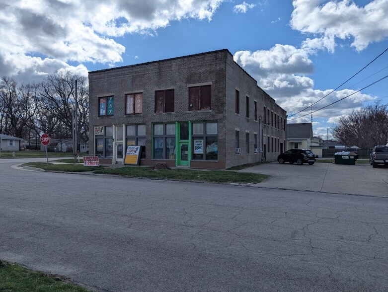 More Photos Of 701 N 22nd St, Mattoon Freestanding For Sale