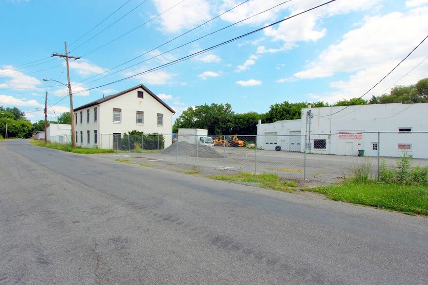 More Photos Of 142 Middle St, Geneva Warehouse For Sale