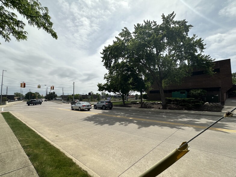 More Photos Of 33900 Schoolcraft Rd, Livonia Serviced Offices For Lease