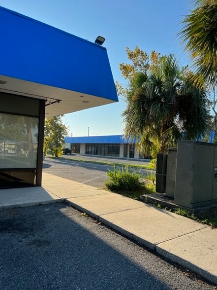More Photos Of 580 Ellis Rd S, Jacksonville Office For Sale