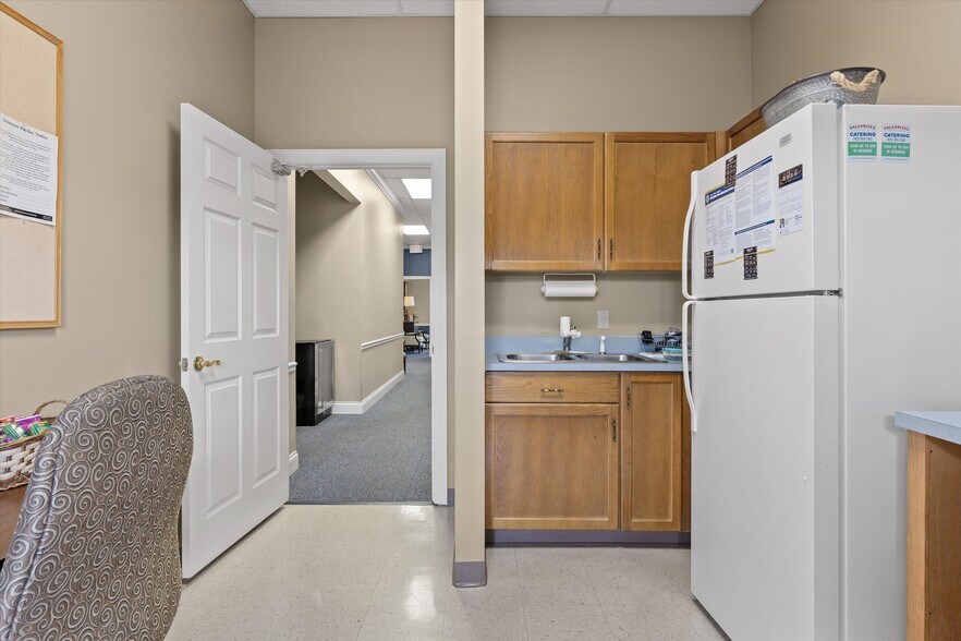 More Photos Of 6166 Shallowford Rd, Chattanooga Medical For Sale