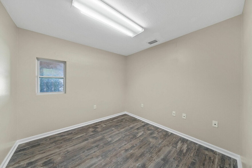 More Photos Of 1225 Transmitter Rd, Panama City Warehouse For Lease