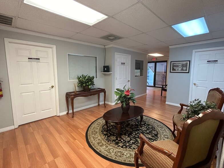 More Photos Of 4707 W Gandy Blvd, Tampa Storefront Retail Office For Lease