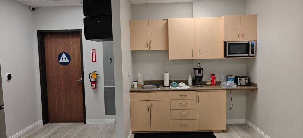 More Photos Of 68 Rio Rancho Rd, Pomona Storefront For Lease