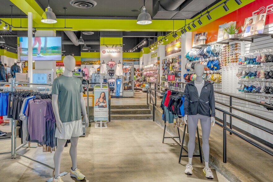 More Photos Of 211 Duval St, Key West General Retail For Lease