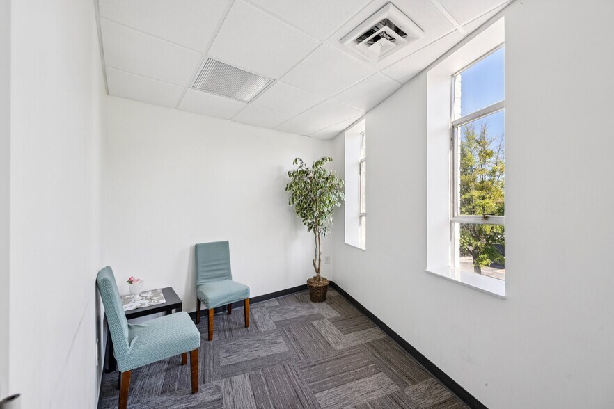 More Photos Of 125 E Trinity Pl, Decatur Office For Sale