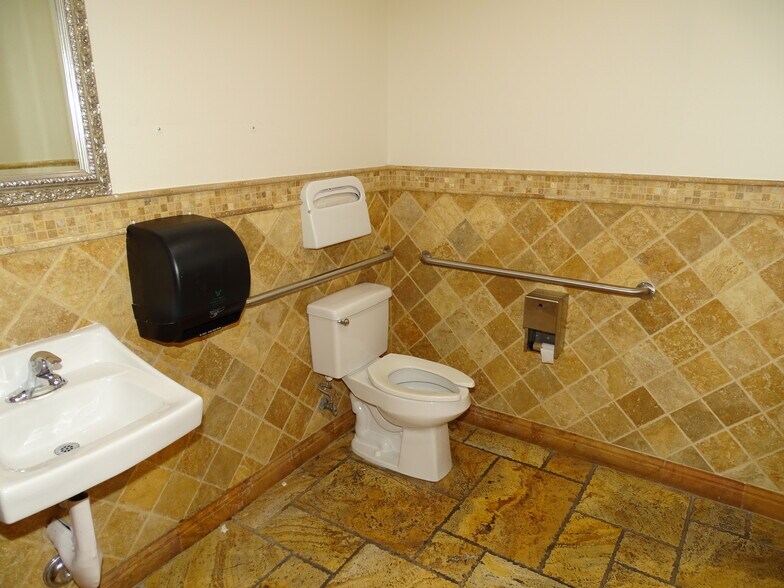 More Photos Of 750 Coronado Center Dr, Henderson Medical For Lease