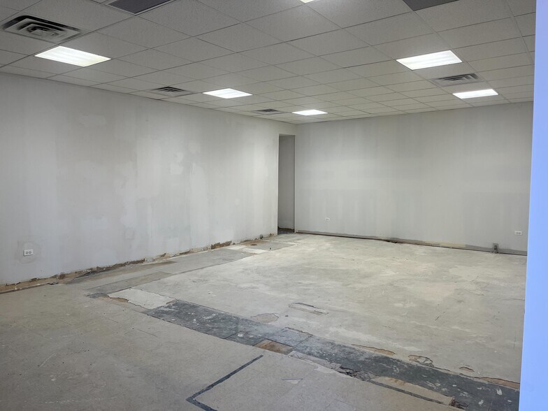 More Photos Of 3401-3409 W Fullerton Ave, Chicago Storefront Retail Office For Lease