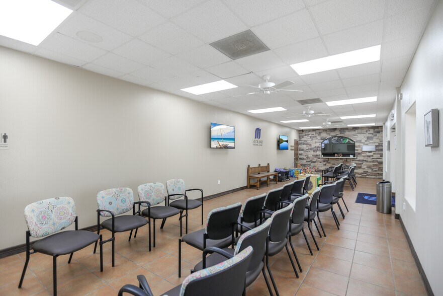 More Photos Of 802 E Expressway 83, La Joya General Retail For Sale