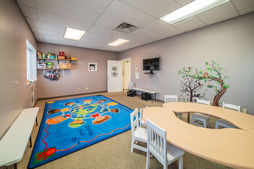 More Photos Of 3530 Park Plaza Rd, Paducah Flex For Lease