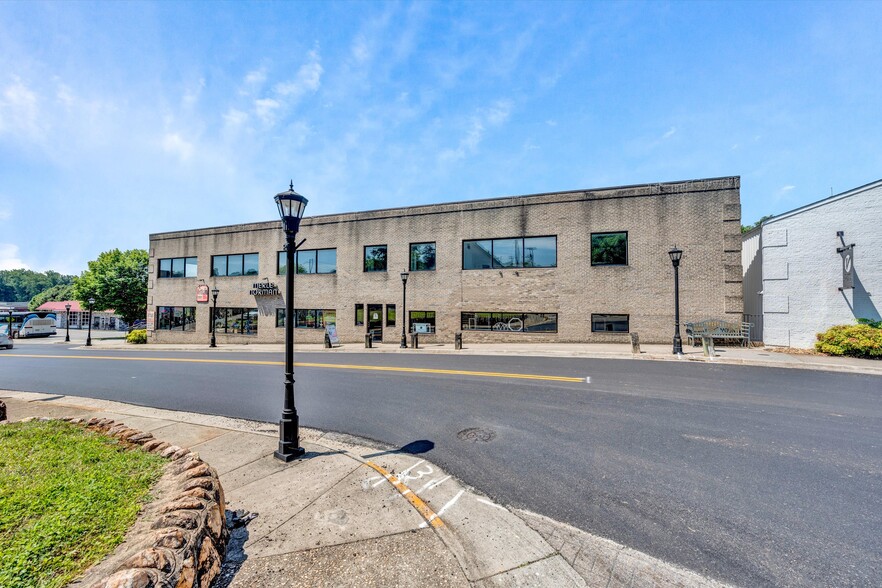 Primary Photo Of 230 Franklin St, Rocky Mount Medical For Sale