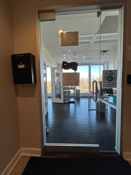 More Photos Of 3500 Western Ave, Highland Park Loft Creative Space For Lease