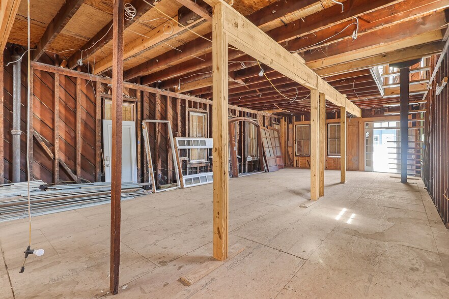 More Photos Of 423 W 42nd St, Savannah General Retail For Sale