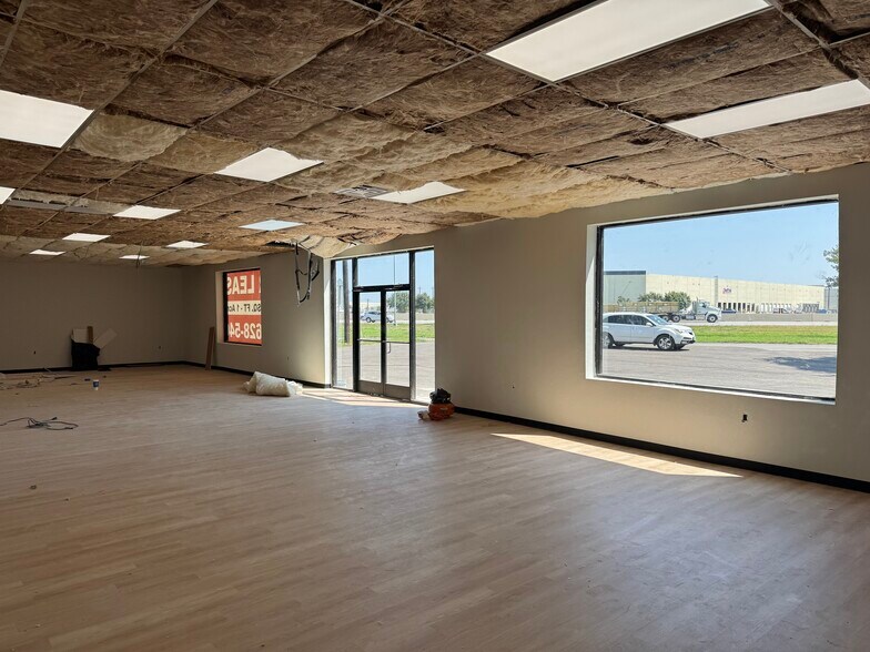 More Photos Of 8539 NE Loop 410, San Antonio Service For Lease