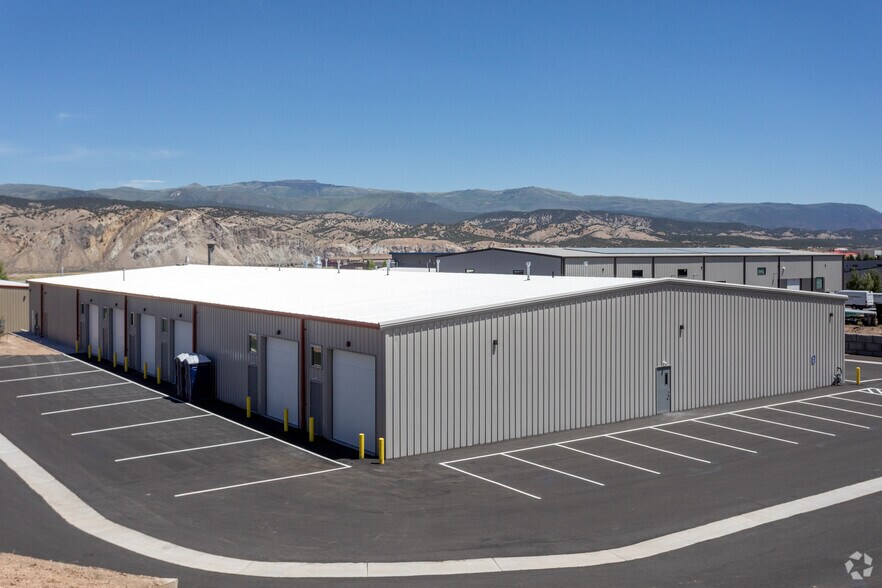 More Photos Of 707 Plane St, Gypsum Warehouse For Lease