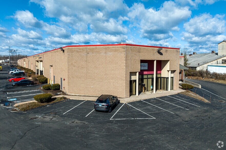 More Photos Of 141 South St, West Hartford Light Manufacturing For Lease