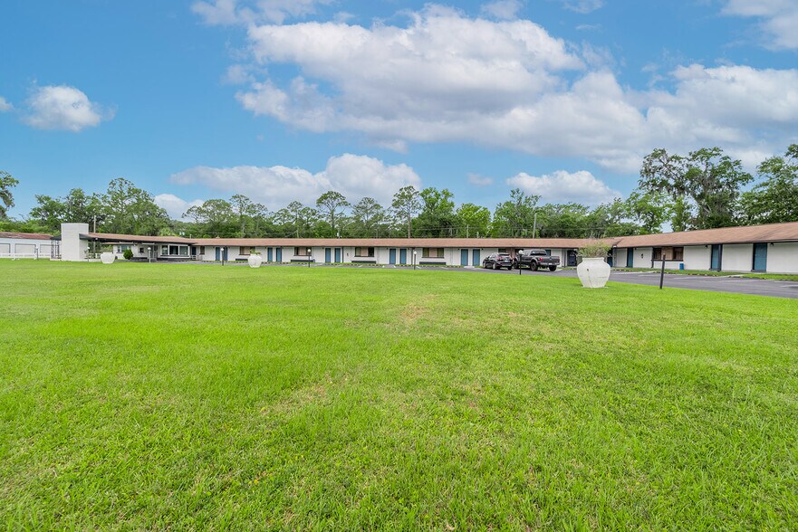More Photos Of 1757 N Temple Ave, Starke Hotel For Sale