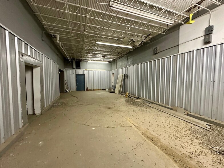 More Photos Of 9420 SE 3rd Ave, Amarillo Showroom For Sale