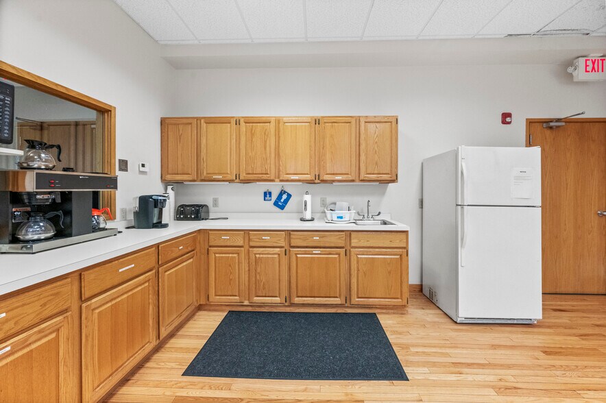 More Photos Of 19-29 Mechanic St, Worcester Office For Sale