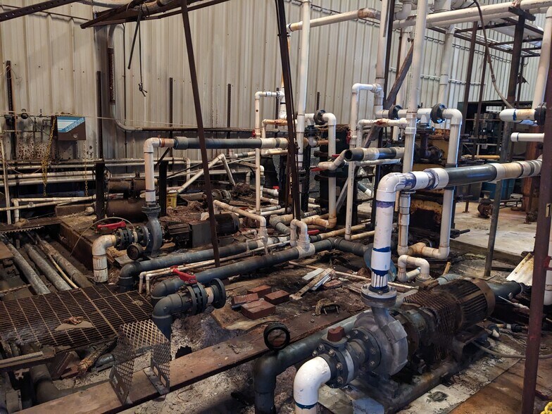 More Photos Of 314 N Maple St, Adel Manufacturing For Sale