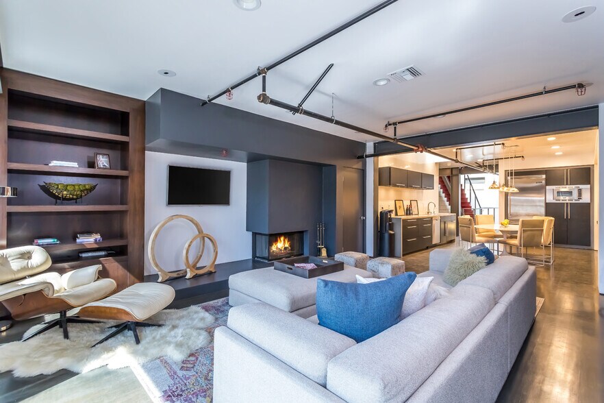 More Photos Of 1212 Abbot Kinney Blvd, Venice Loft Creative Space For Sale