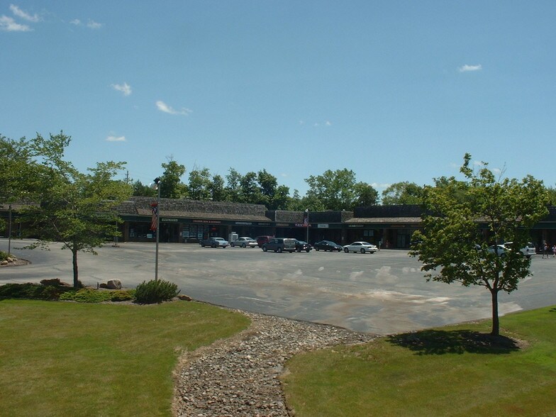 More Photos Of 8389 Mayfield Rd, Chesterland Unknown For Lease