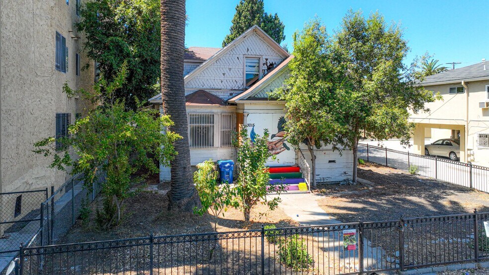 More Photos Of 3015 Shrine Pl, Los Angeles Dormitory For Sale