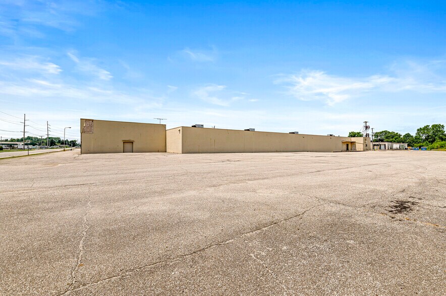 More Photos Of 1519 IN-37, Elwood Storefront Retail Office For Lease