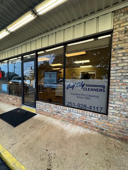 Primary Photo Of 353 Greeno Rd S, Fairhope General Retail For Lease