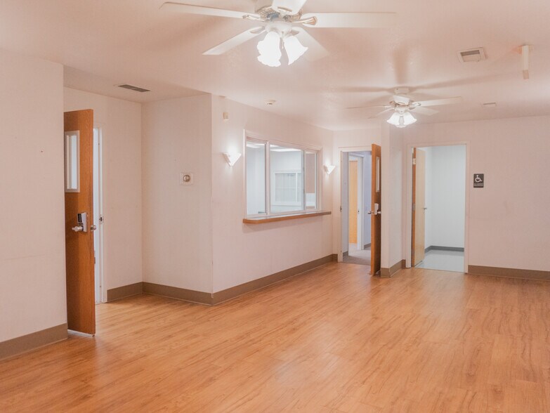 More Photos Of 1604 2nd Ave, Council Bluffs Office For Sale