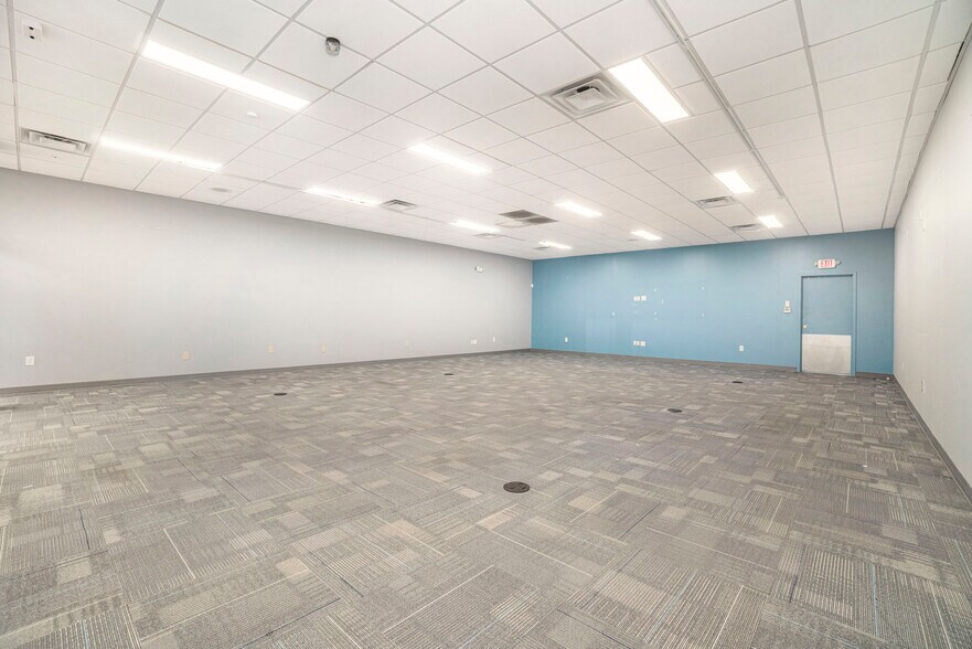 More Photos Of 2363-2365 Vintage Ct, Excelsior Springs Freestanding For Lease