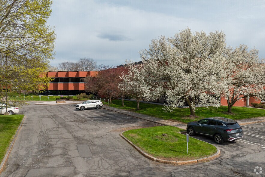 More Photos Of 200 Salina Meadows Pky, Syracuse Office For Lease