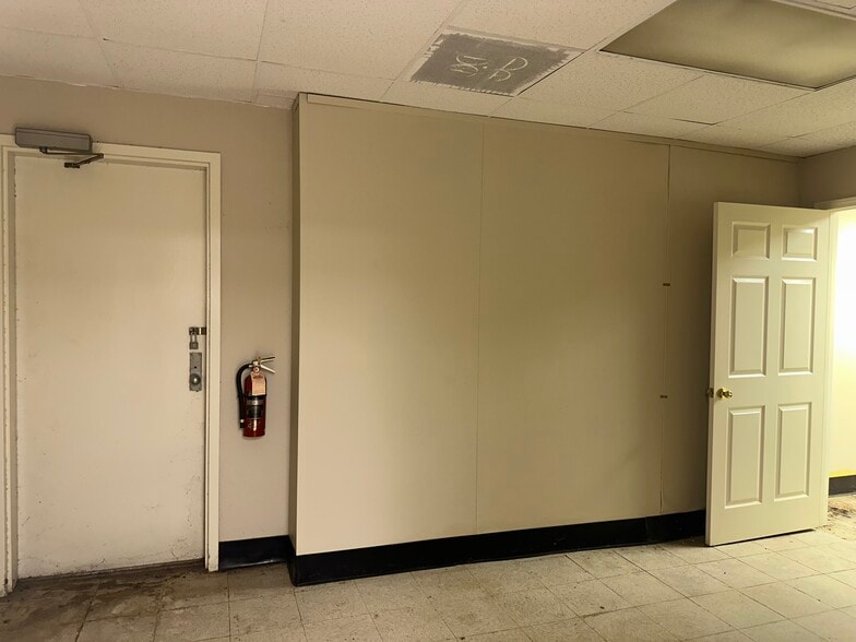 More Photos Of 3865-3877 Winchester Rd, Memphis Storefront For Lease