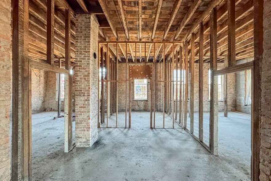 More Photos Of 706 N Main St, Columbia Office Residential For Sale