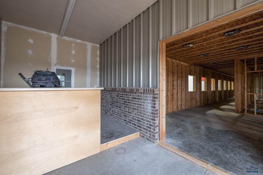 More Photos Of 27592 N 79 Hwy, Hot Springs Warehouse For Lease