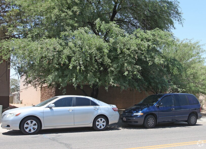 More Photos Of 7701 N Business Park Dr, Tucson Service For Sale