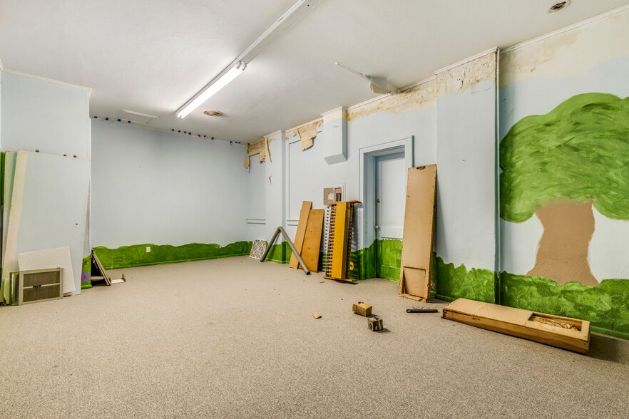 More Photos Of 115-117 W Grand Ave, Tonkawa Storefront Retail Office For Sale