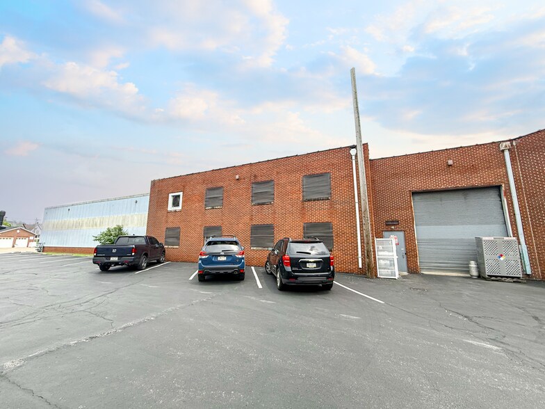 More Photos Of 416 Pittsburgh Cir, Ellwood City Warehouse For Lease
