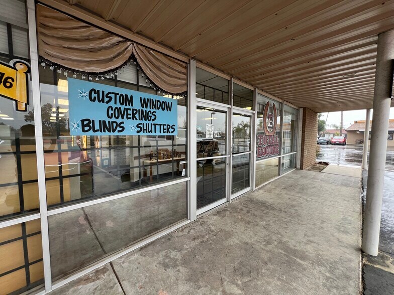 Primary Photo Of 320 Oak St, Bakersfield Storefront Retail Office For Sale
