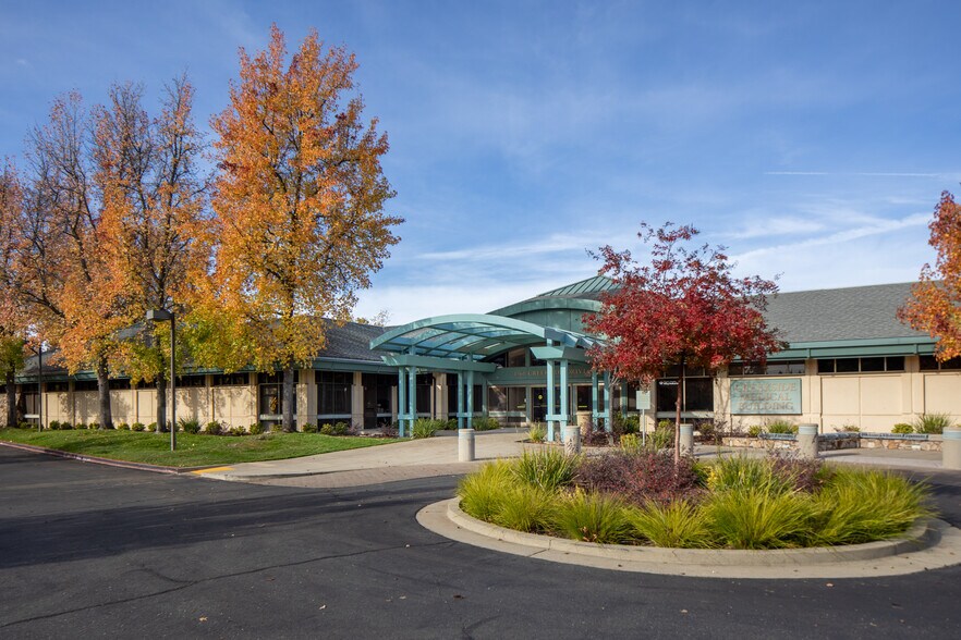 More Photos Of 1561 Creekside Dr, Folsom Medical For Lease